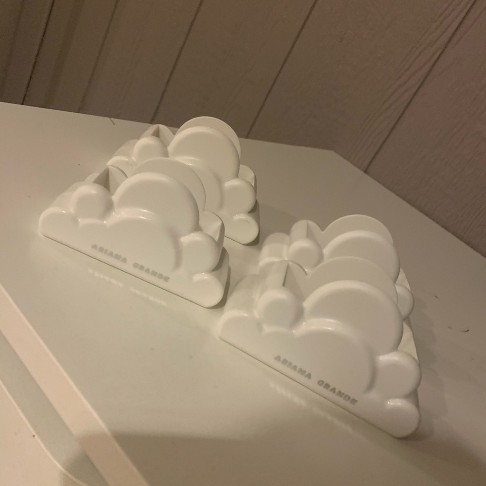 Ariana grande cloud